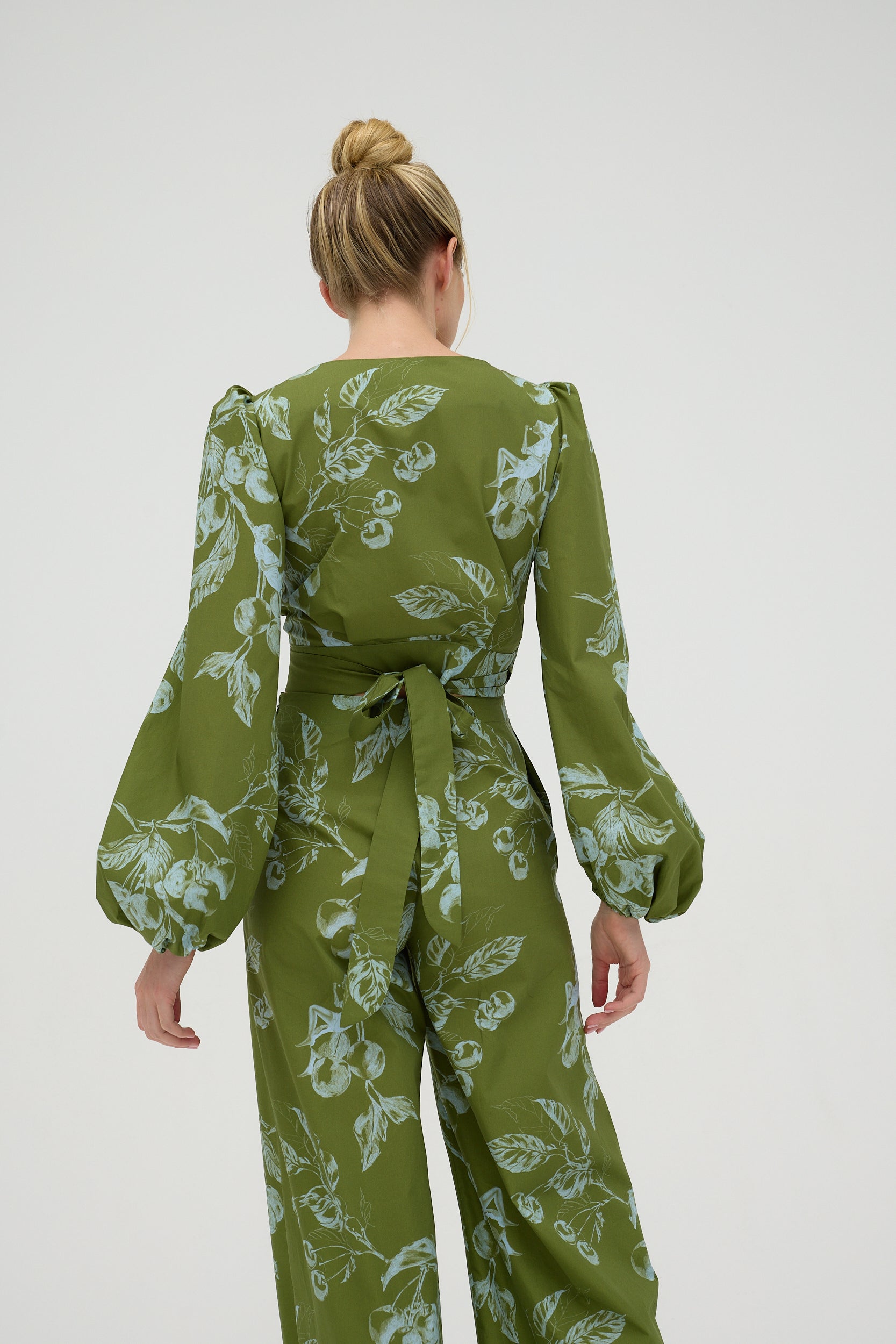 MÓNICA Top | Grace, The Cherry Tree, and The Blackbird |